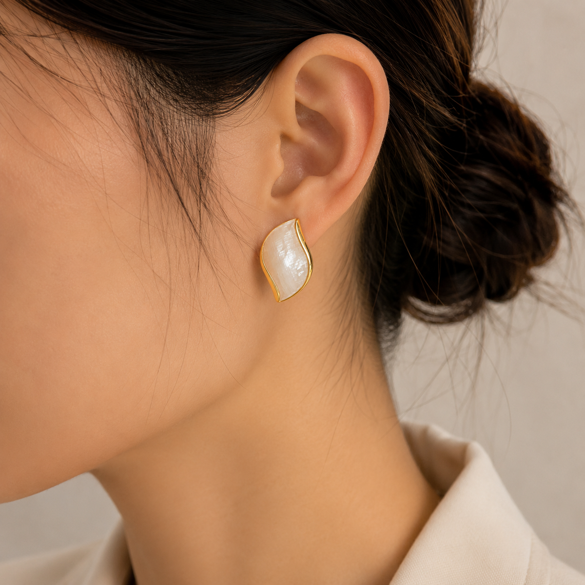 Luna Shell Stud Earrings